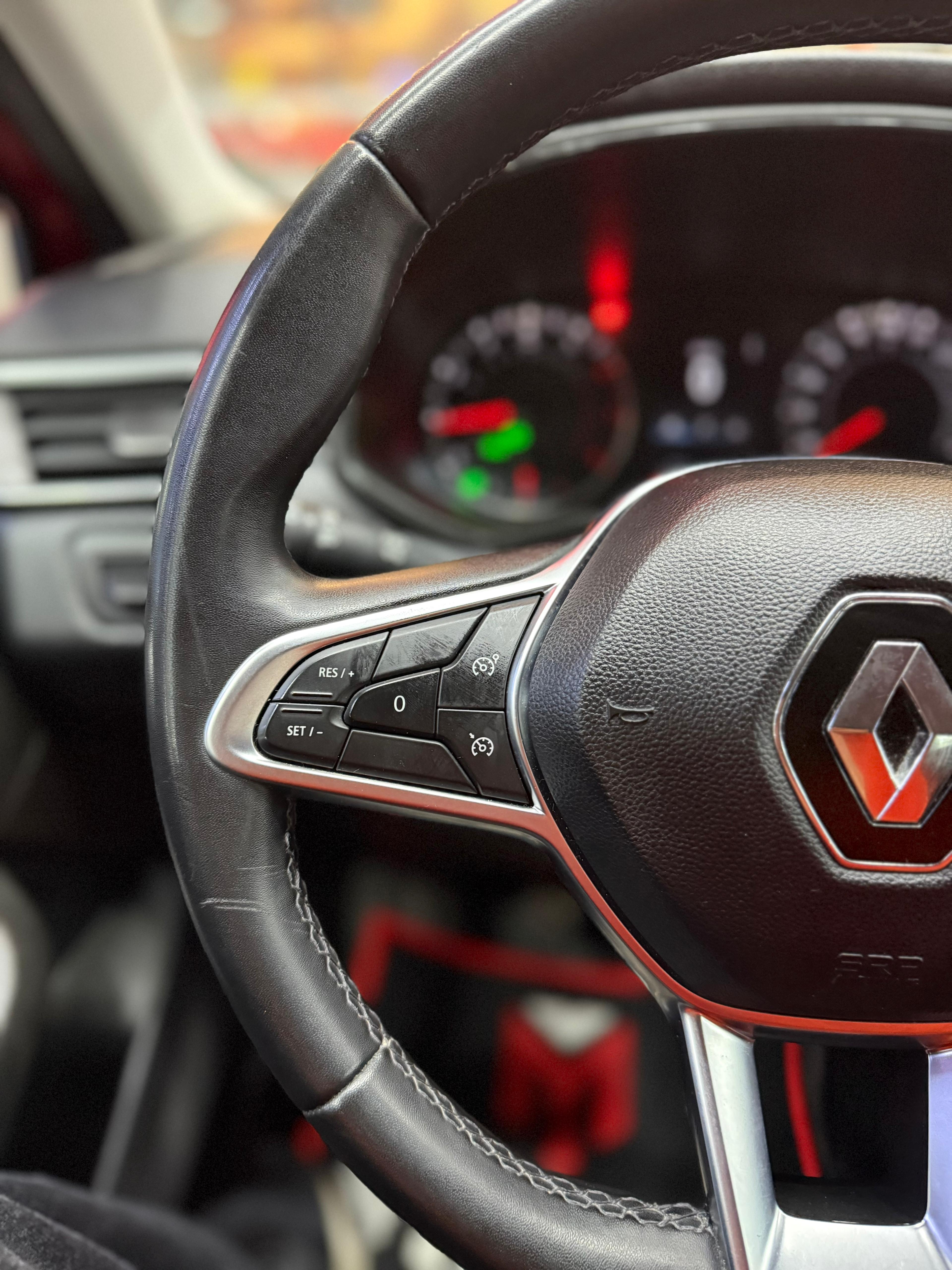 Yılmaz Motors’dan 2024 ÇIKIŞLI Clio1.0 TCe Touch HATASIZ BOYASIZ