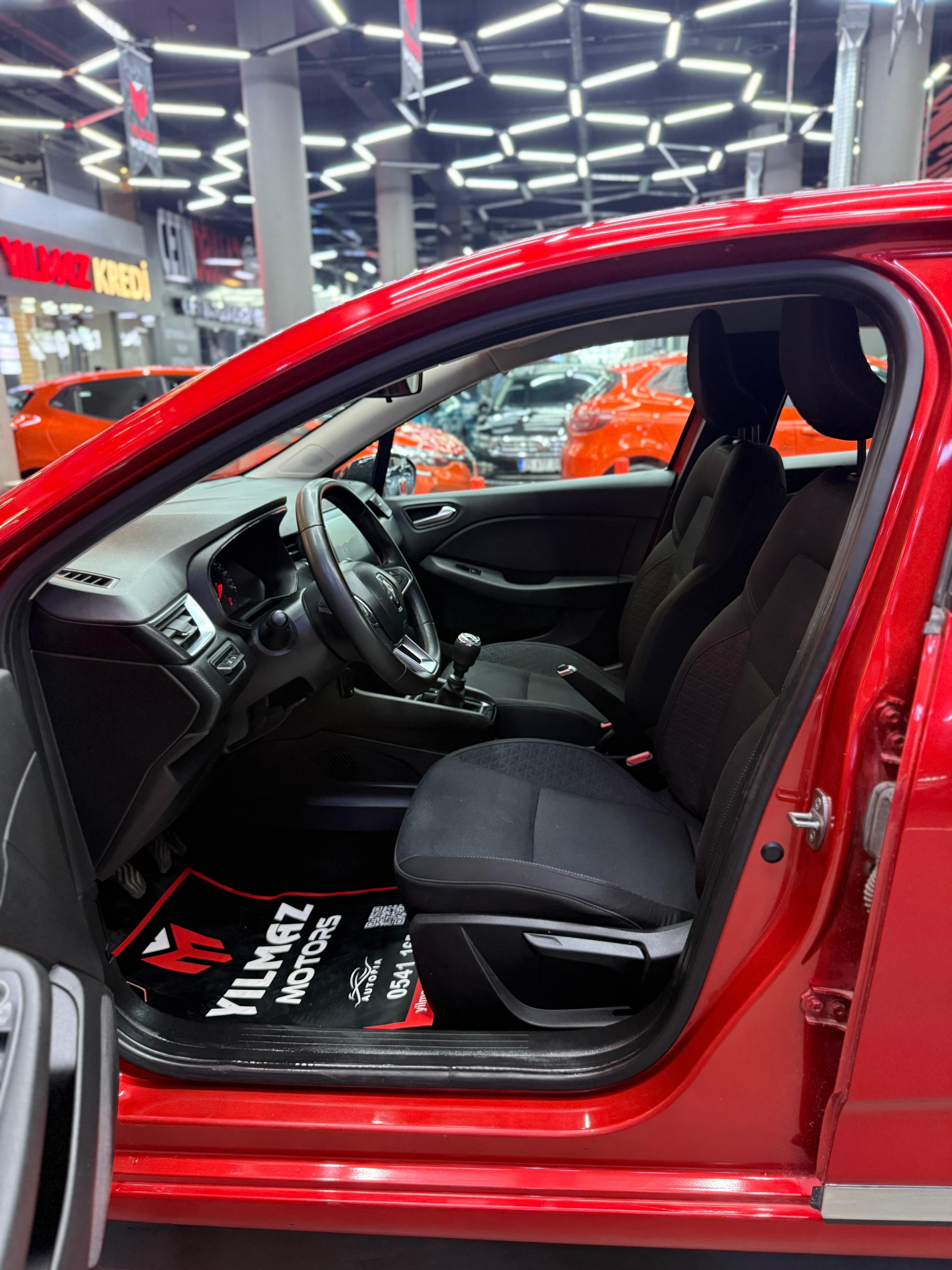 Yılmaz Motors’dan 2024 ÇIKIŞLI Clio1.0 TCe Touch HATASIZ BOYASIZ