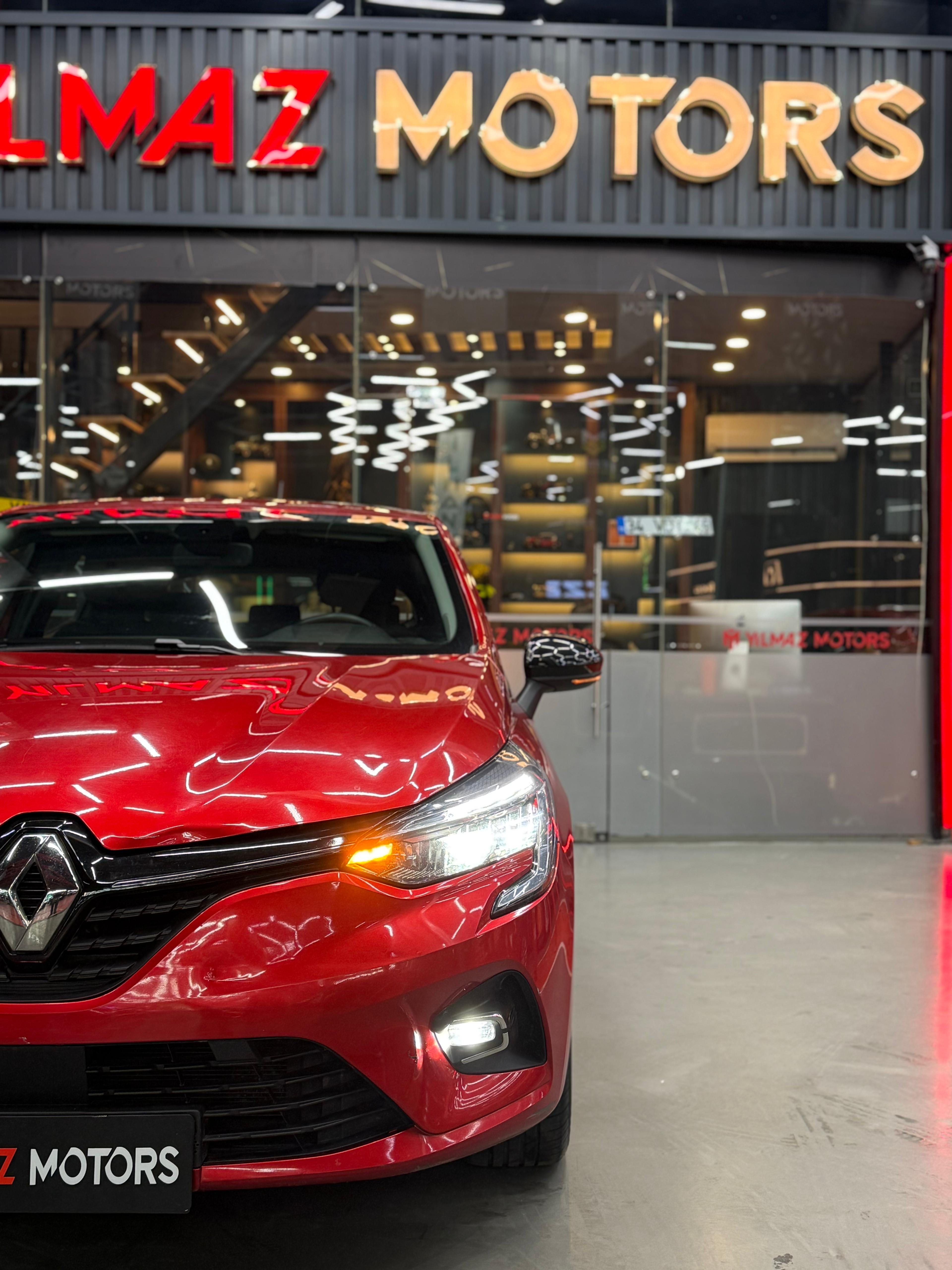 Yılmaz Motors’dan 2024 ÇIKIŞLI Clio1.0 TCe Touch HATASIZ BOYASIZ