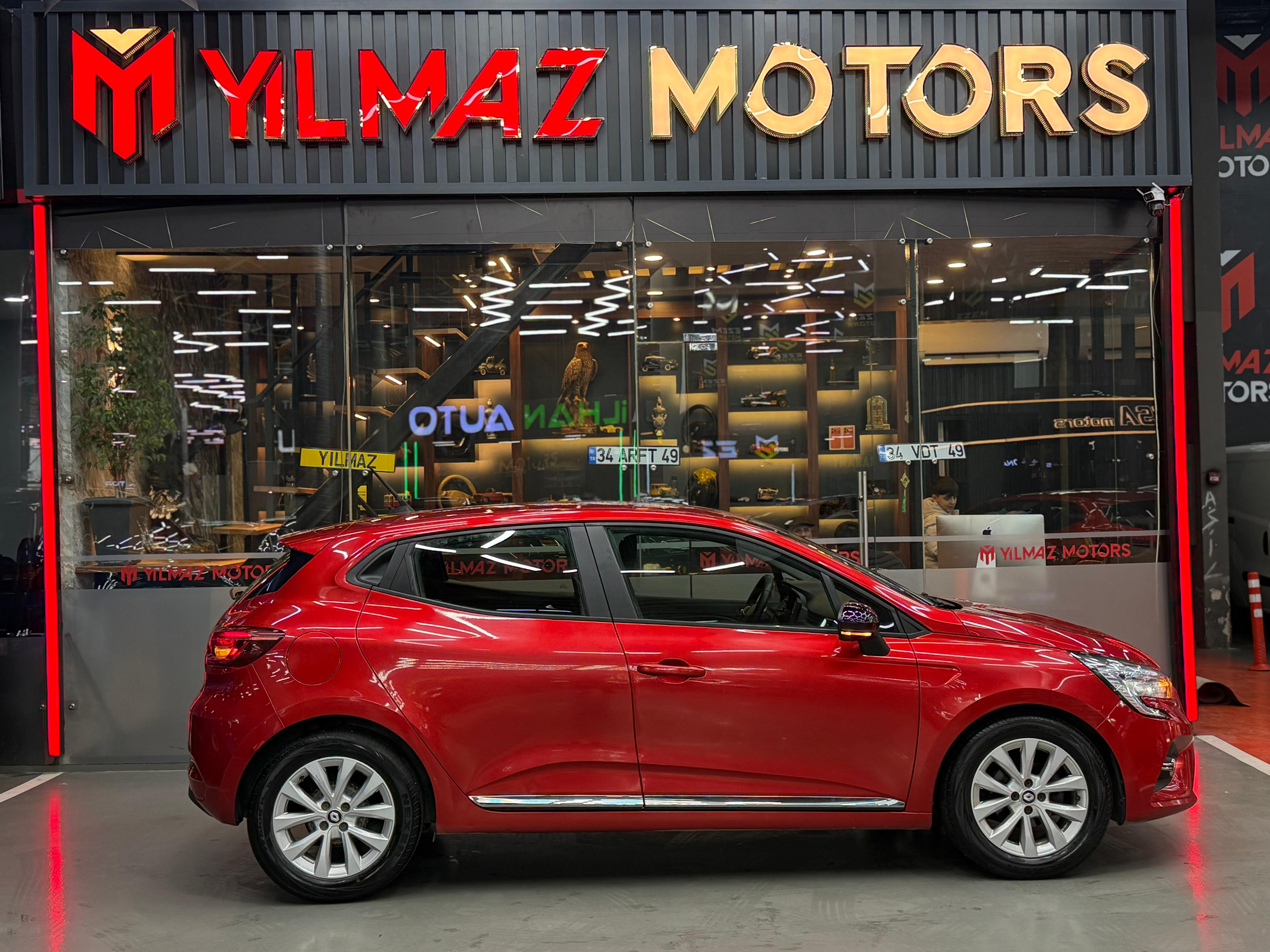 Yılmaz Motors’dan 2024 ÇIKIŞLI Clio1.0 TCe Touch HATASIZ BOYASIZ